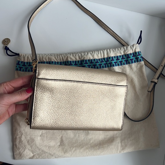 Tory Burch McGraw Metallic Flat Wallet Crossbody with Tory Burch Dust Bag - Picture 10 of 11